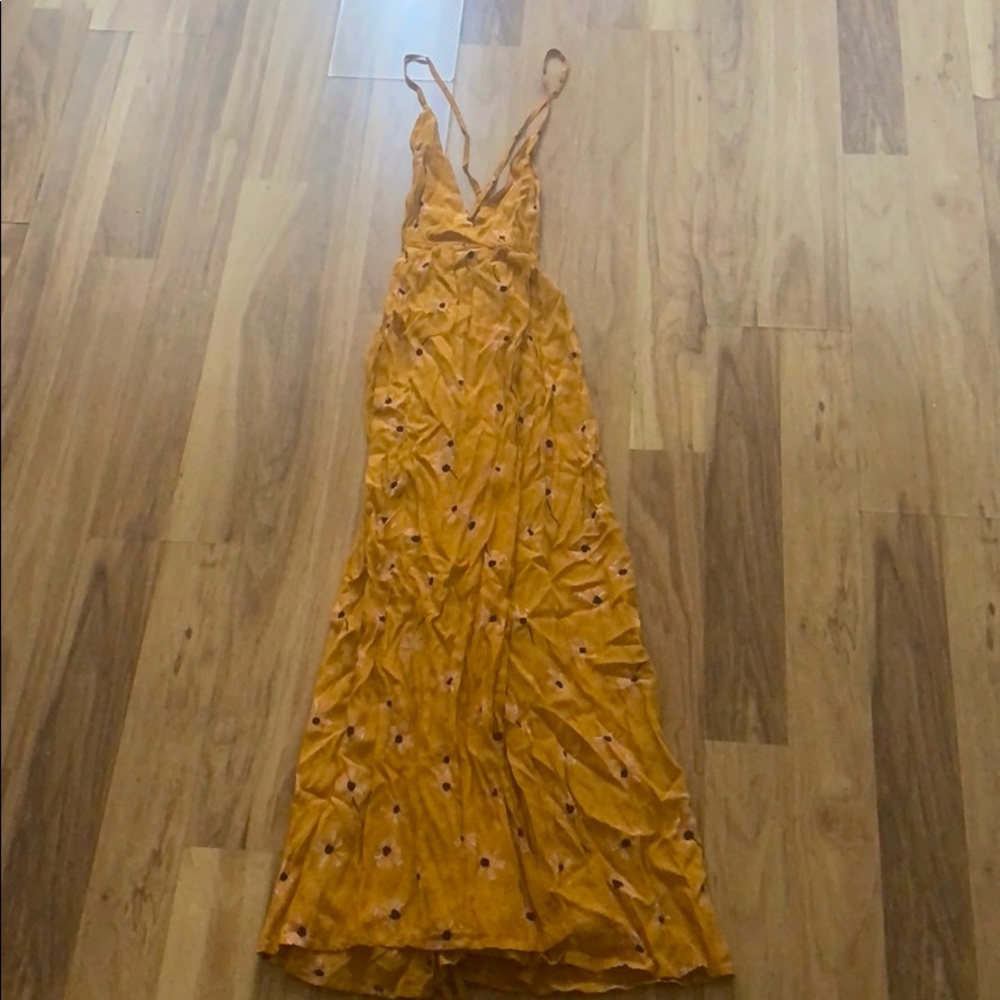 Final price drop Lulus yellow sun dress